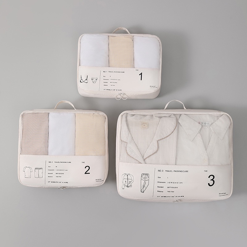 Sáu miếng vệ sinh và vệ sinh được đóng gói riêng biệt. Vỏ Bọc Vali Và Quần Áo Phân Loại Được Đóng Gói Và Phân Loại