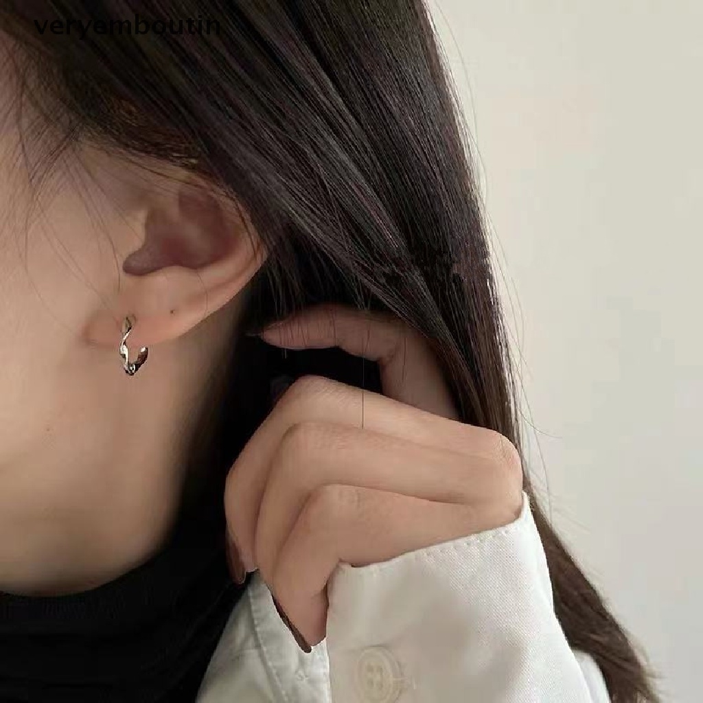 1 Đôi Bông Tai Dạng Vòng Tròn Xoắn Không Đối Xứng Màu Bạc Đơn Giản Thời Trang Dự Tiệc Dành Cho Bạn Nữ