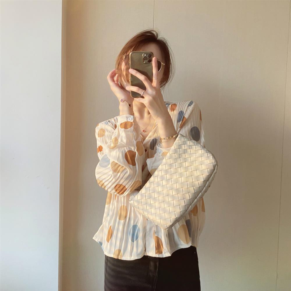 Áo Sơ Mi Chiffon Chấm Bi Dài Tay Cổ V Thời Trang Nữ Retro