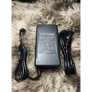 Sạc pin li-ion 6s 25.2v 3a, có quạt tản nhiệt và đèn báo đầy pin.
