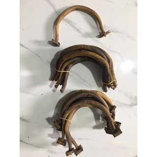 1 chiếc cầu góc lồng chim chào mào gỗ muồng cao cấp