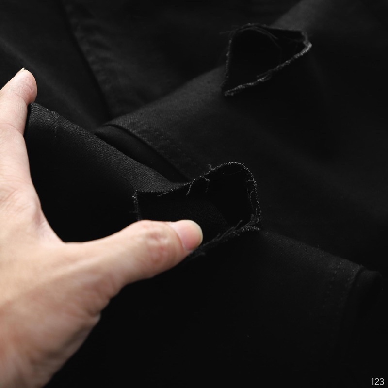 Quần Jean Nam Maxping J50 Đen, Rách Gối