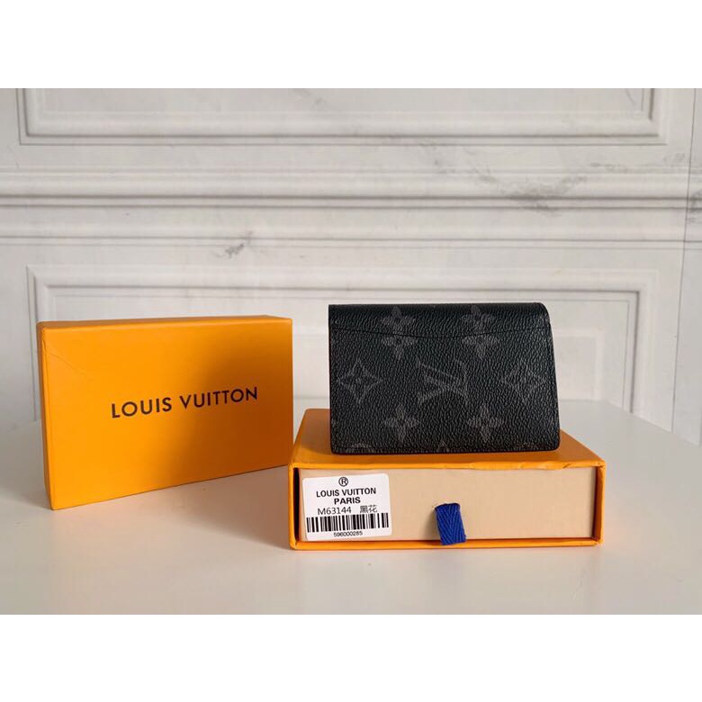 Hình ảnh vật lý Louis vuitton là chính hãng LV thẻ M63144 sẵn sàng để vận chuyển   Kích thước: 7X11cm