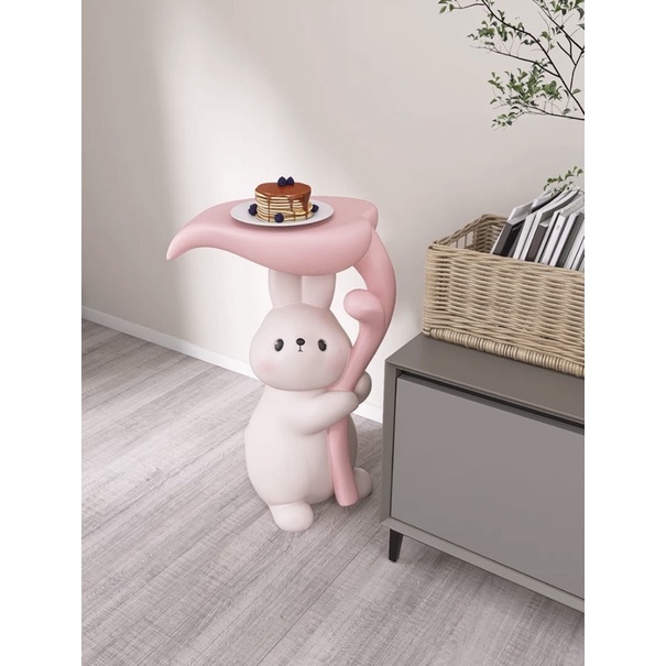 Bàn hình lá kết hợp với tượng thỏ xinh xắn nhiều màu trang trí nhà cửa đẹp và sang