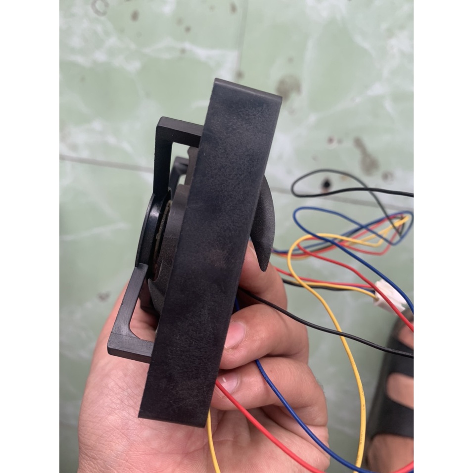 QUẠT TỦ LẠNH TOSHIBA DC : 14V, 0.16A, 4 DÂY 9x9 CM