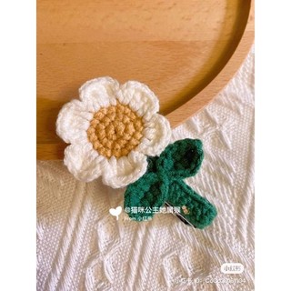 Kẹp tóc hoa 6 cánh bằng len handmade