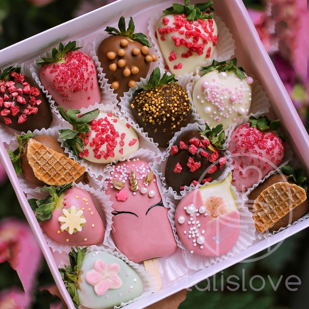 Hộp kẹo quà tặng valentine socola, chocolate sô cô la bọc dâu tây tươi mix mẫu 9 chiếc, 12 chiếc tặng kèm túi TALISLOVE