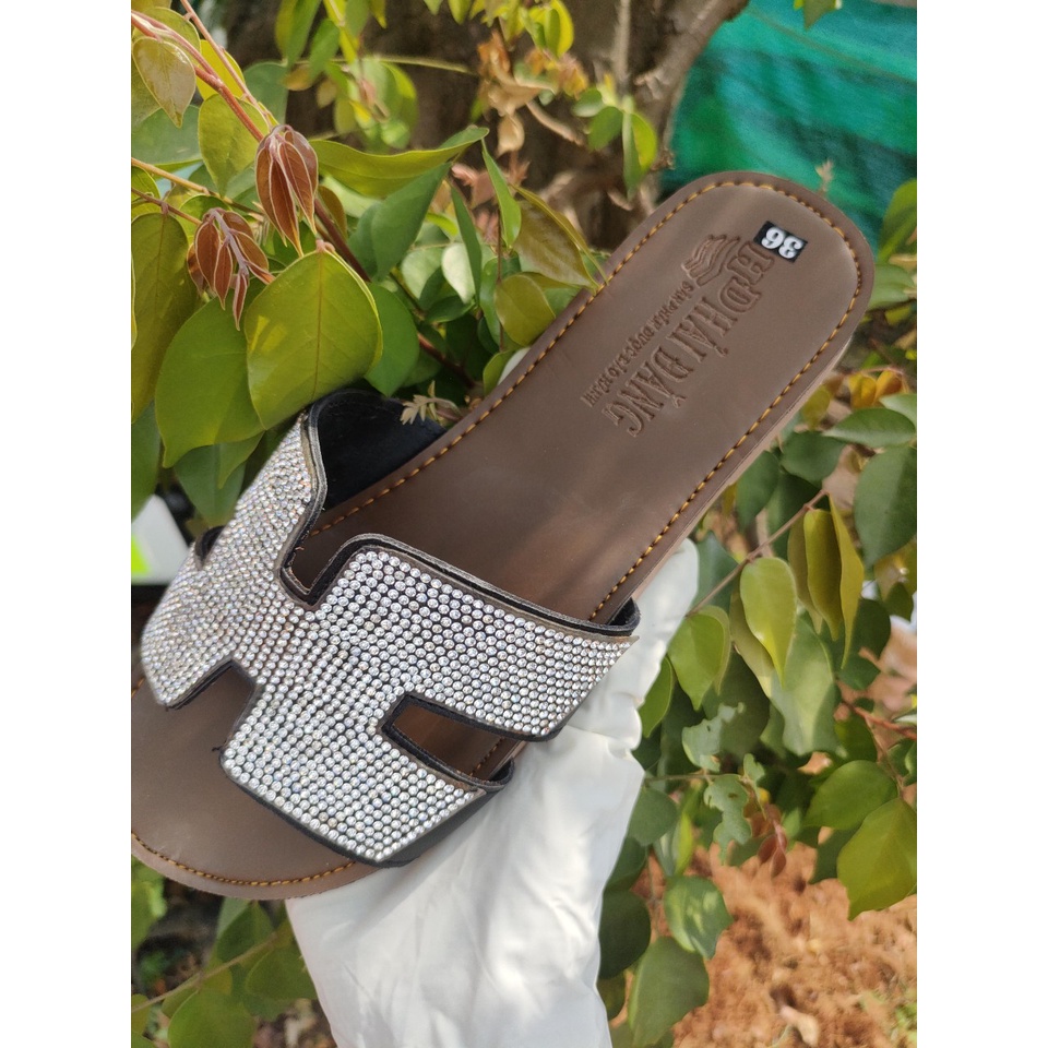 Dép nữ bản ngang chữ H đính đá siêu đẹp, siêu bền và siêu dễ thương dành cho phái nữ mẫu mới 2023