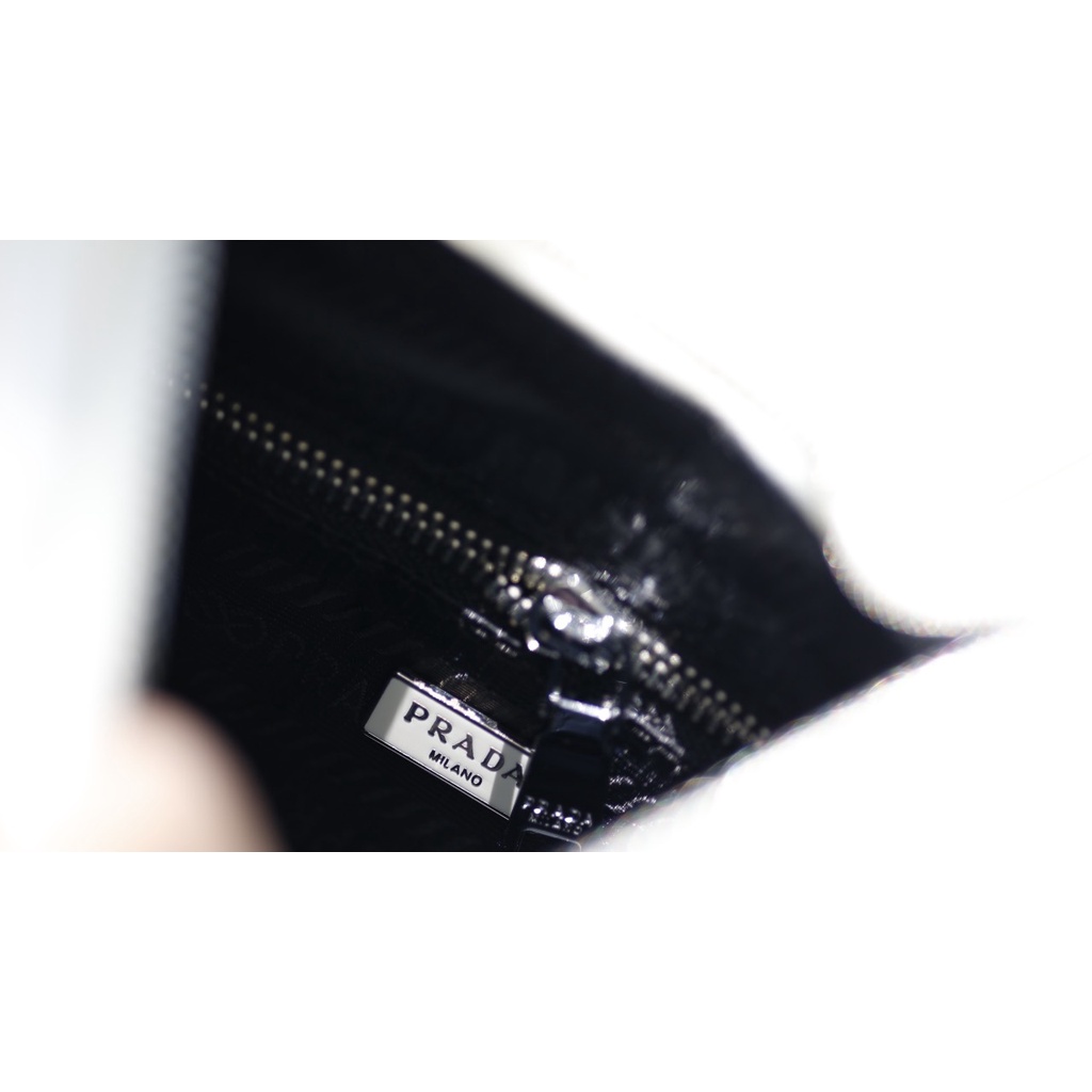 Túi quai xách W188-26 KẸP NÁCH NEW hàng fullbox nguyên seal kèm bill 2 mầu chủ đạo : Trắng & Đen