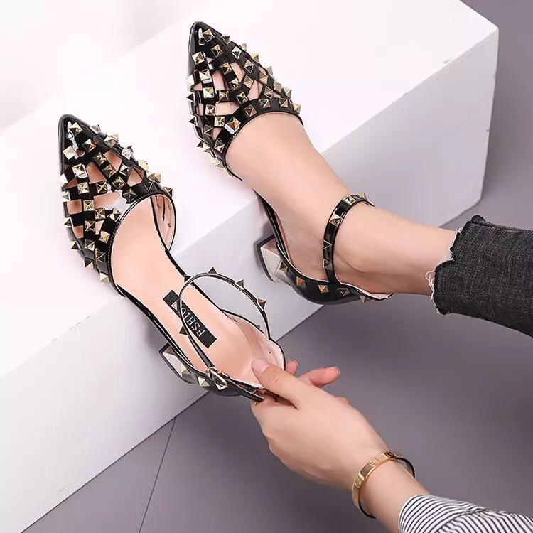 {ORDER} Giày mũi nhọn nạm đinh valen hot 2018
