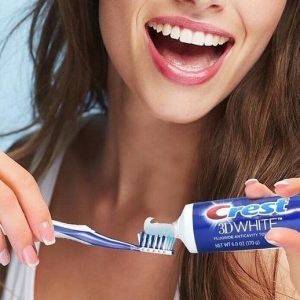KEM ĐÁNH RĂNG CREST 3D WHITE ADVANCED WHITENING 147G