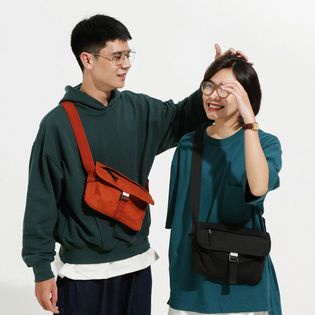 Túi chéo CHÚT - Bag - gạch/đen