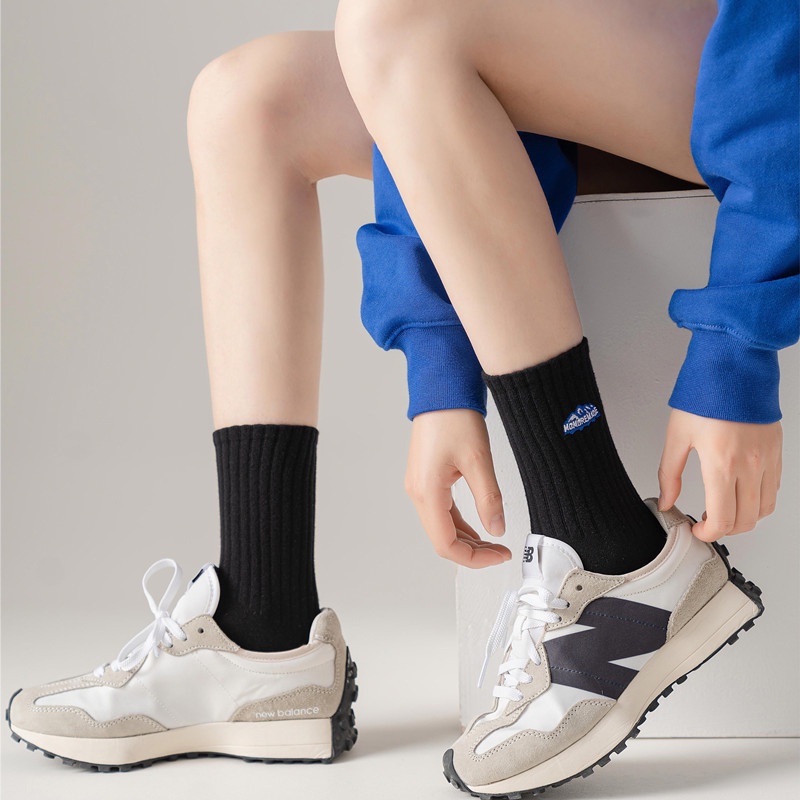 1 Đôi Tất Cotton Mềm Thấm Hút Mồ Hôi Thoáng Khí Thêu Hình Núi Tuyết Dành Cho Nam Nữ