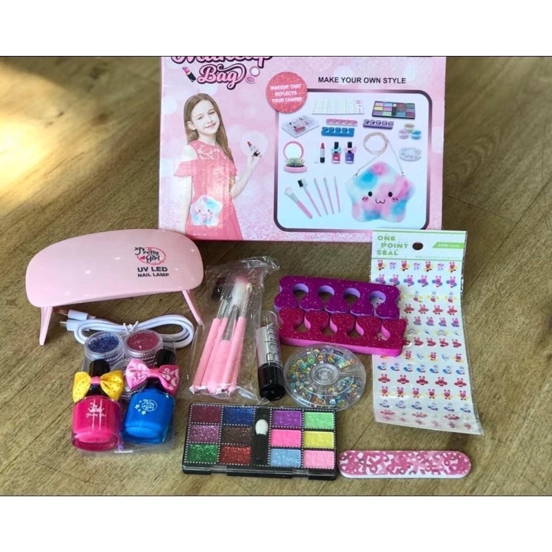 Bộ trang điểm và nail cho bé kèm túi xách