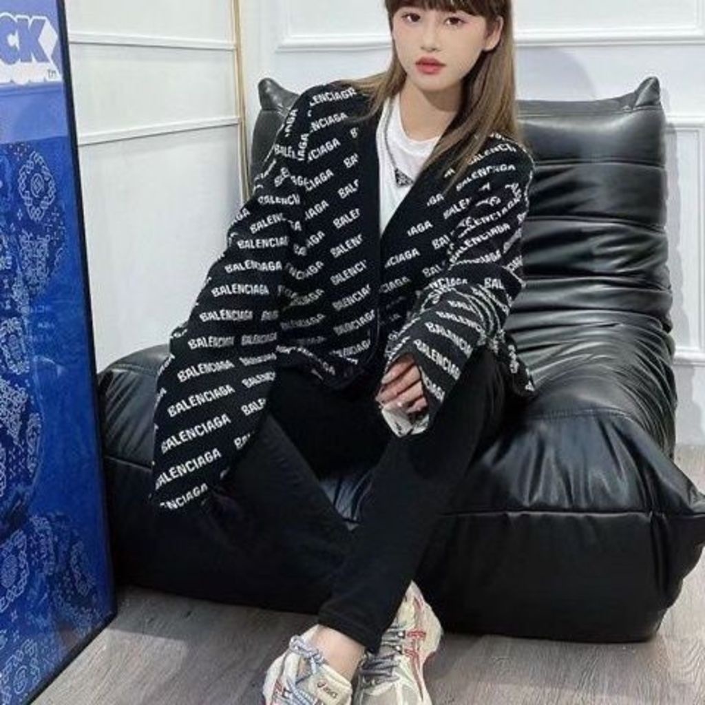 Hàng Có Sẵn!Balenciag!Áo Khoác Cardigan Cổ Chữ V Giữ Ấm Thiết Kế Mới Thời Trang Dành Cho Cặp