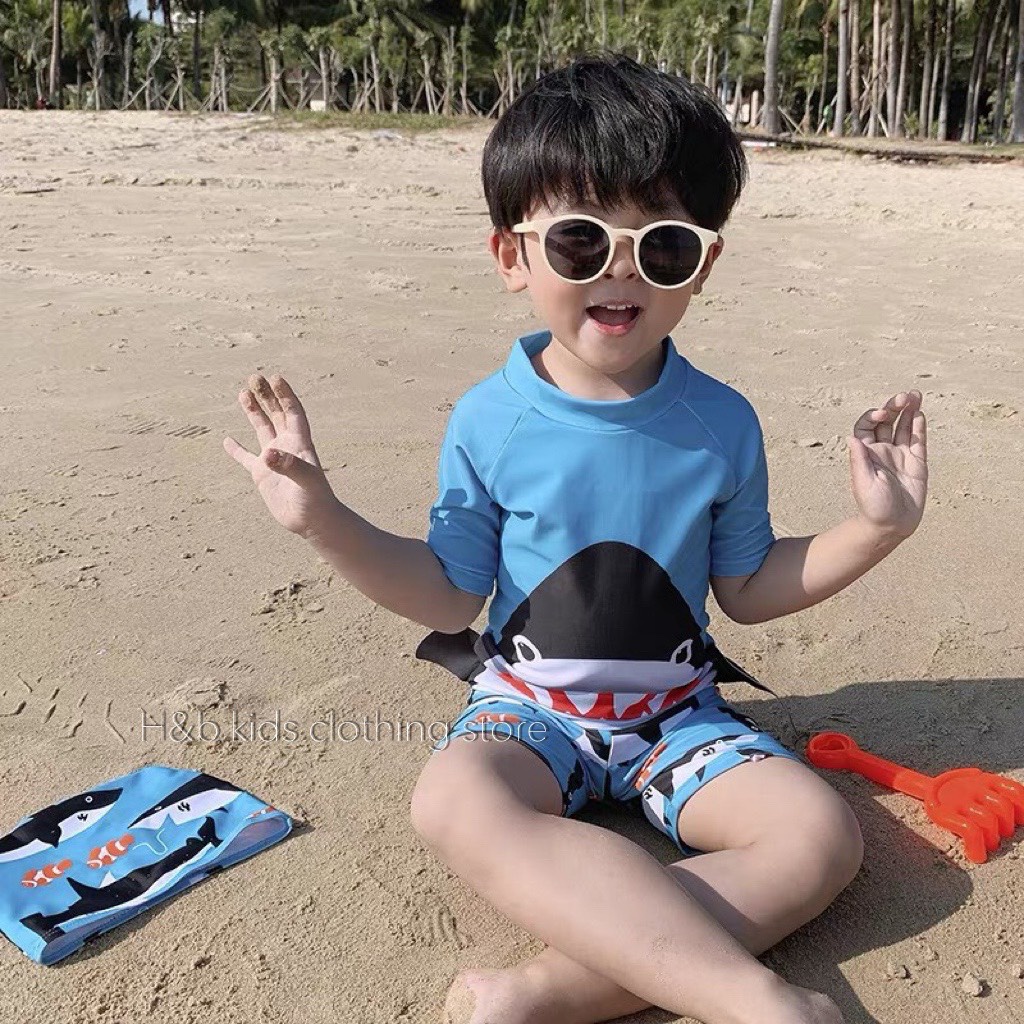 Bộ Đồ Bơi Trẻ Em Kèm Mũ Dành Cho Bé Trai In Hình Dễ Thương Vải Co Giãn Thoáng Mát