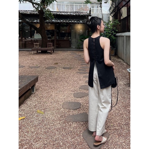 SET ÁO ĐEN CỔ YẾM XẺ TÀ LƯNG QUẦN LINEN