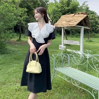 Đầm đen phối cổ bèo trắng (kèm hình thật)