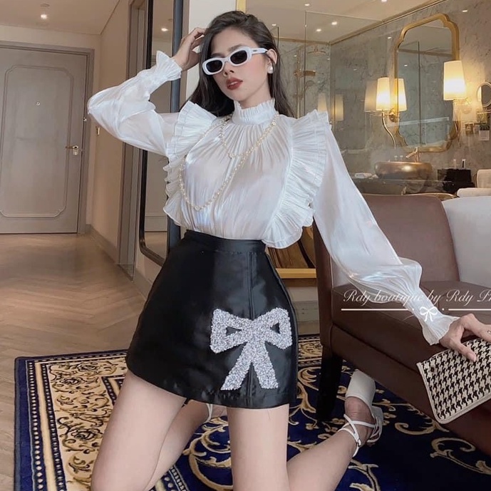 Set sơ mi tơ lụa bèo thiết kế chân váy tacta đính nơ chữ a siêu sang