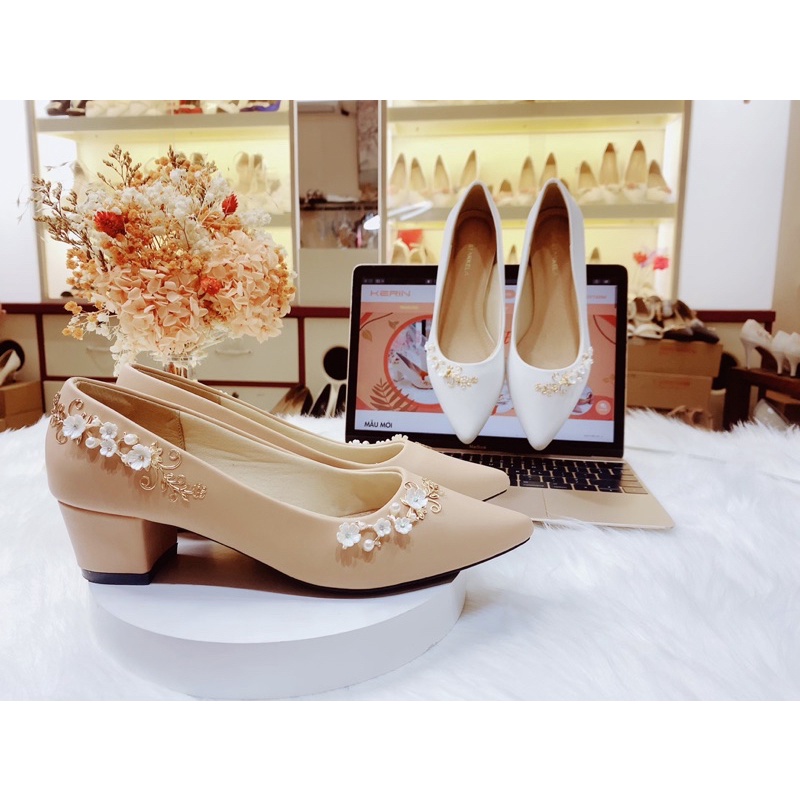 Giày bít đế dày 3p kết hoa văn