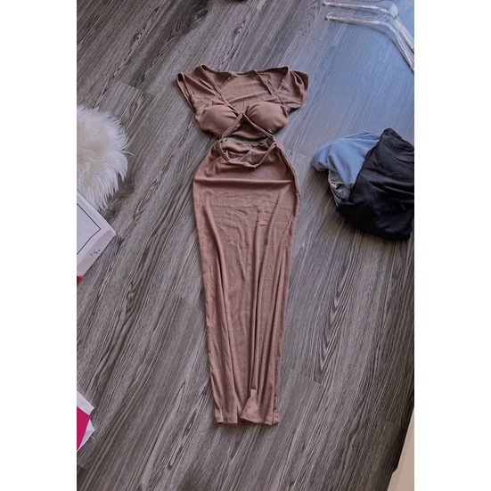 Đầm Body Tay Ngắn Gân Nơ Khoét Ngực Dáng Dài