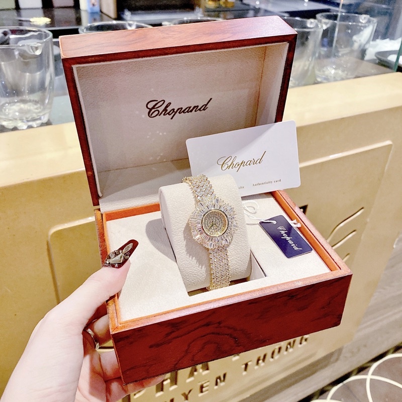 Đồng hồ nữ chopard mặt tròn đính đá máy Quartz Thiết Kế Full Đá Pha Lê. Đồng Đô Cao Cấp vàng gold