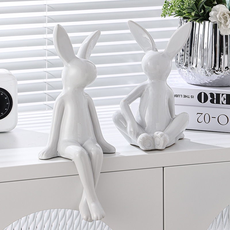 Cặp Thỏ Trắng Đen Ngồi Điều Chỉnh Tư Thế Ngồi Để Bàn Trang Trí Nhà Cửa