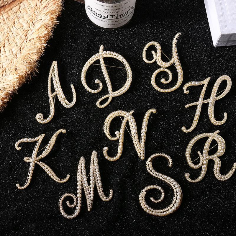 Ghim Cài Áo Hình Chữ Cái Đính Ngọc Trai Thời Trang