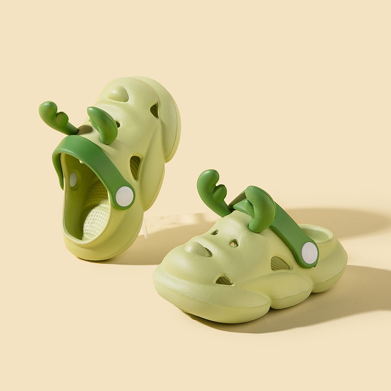 Dép Sandal Đục Lỗ Hoạ Tiết Nai Dễ Thương Xinh Xắn Dành Cho Bé Pine270