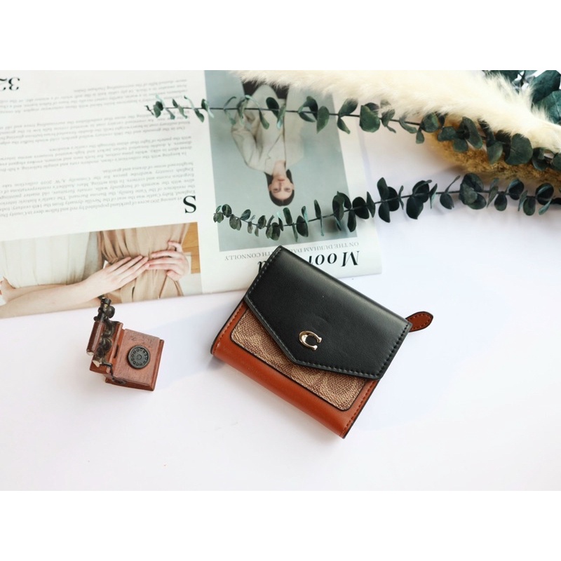 Ví Coach gập mini dáng bì thử xinh xắn