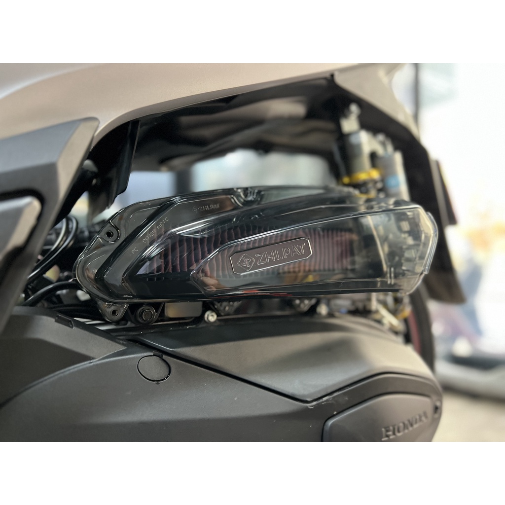 Lọc gió Honda SH350i đến từ thương hiệu K&N.