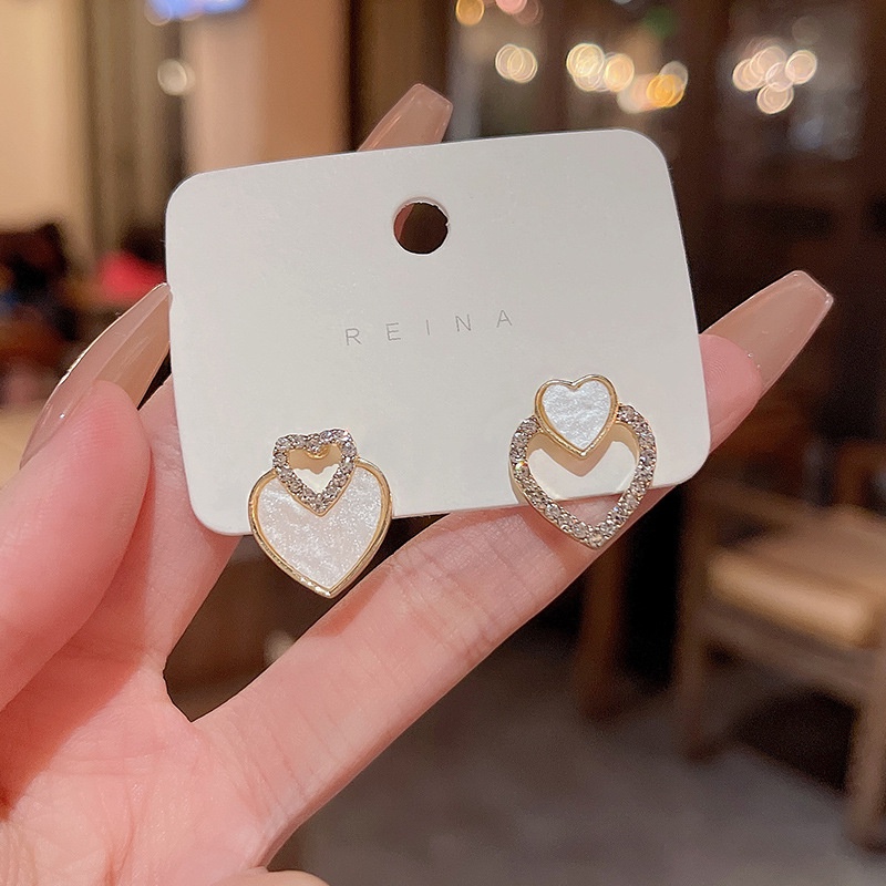 Khuyên Tai Hình Trái Tim Không Đối Xứng Kiểu Dáng Ngọt Ngào