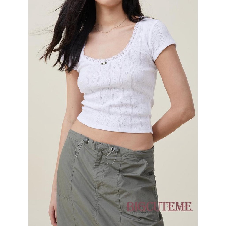 Áo Thun Nữ Ngắn Tay Phối Ren Cơ Bản