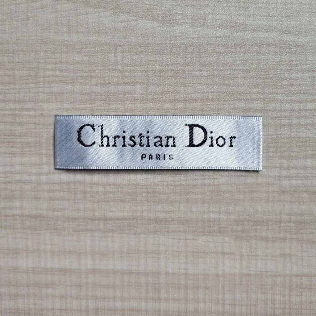 Nhãn Dán Quần Áo Hình Logo Thương Hiệu Đẹp Mắt Tiện Dụng