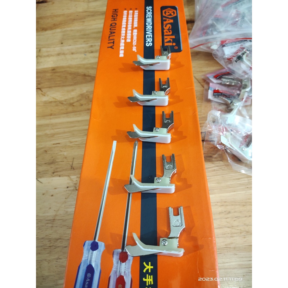 chân vịt nhựa máy khâu giễu 1,2,3,5,6,li phải và trái