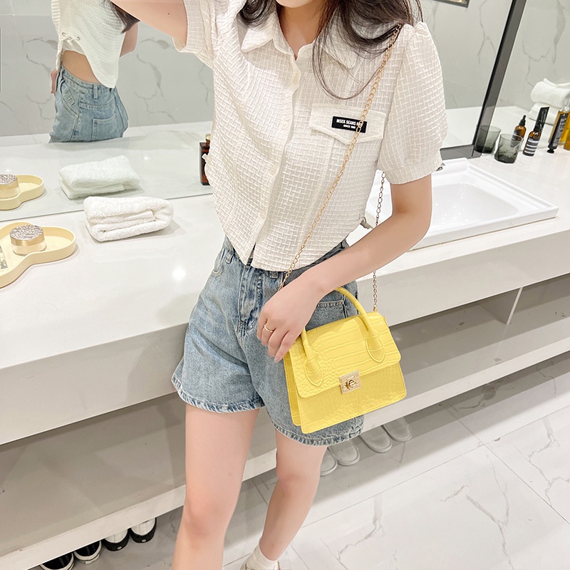 Túi Đeo Chéo Vuông Nhỏ Đựng Điện Thoại Họa Tiết Da Cá Sấu Có Khóa Cho Nữ