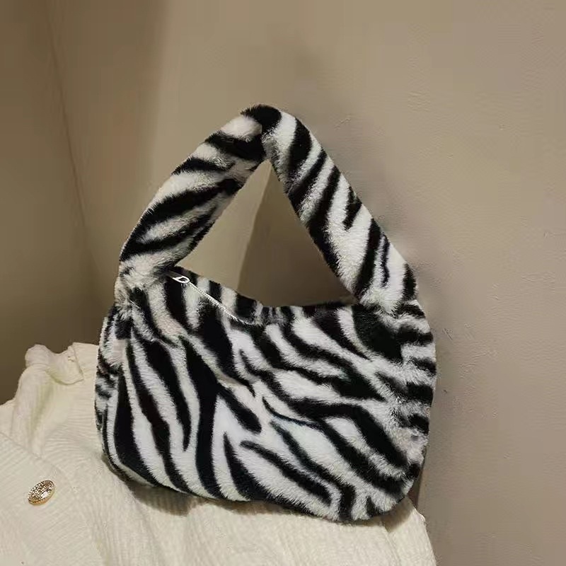 Túi xách đeo tay nữ hoạ tiết da beo báo đốm phong cách Mai Âm Nhạc nữ tính, Túi xách đeo vai nữ thời trang da beo