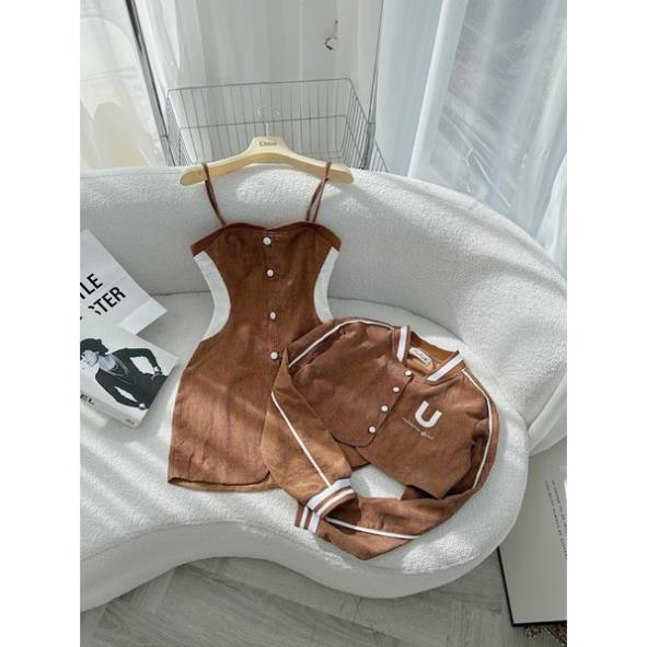 Set đầm 2 dây gân nâu nút trắng viền sườn trắng kèm áo khoác croptop