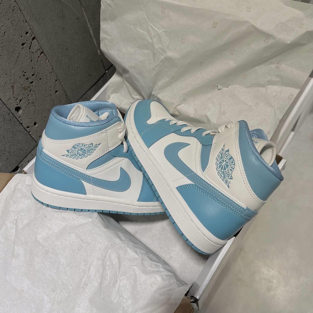 Giày Sneaker Nike Air Jordan 1 Mid University Blue ( BQ6472-141 ) | PiuPiu Authentic