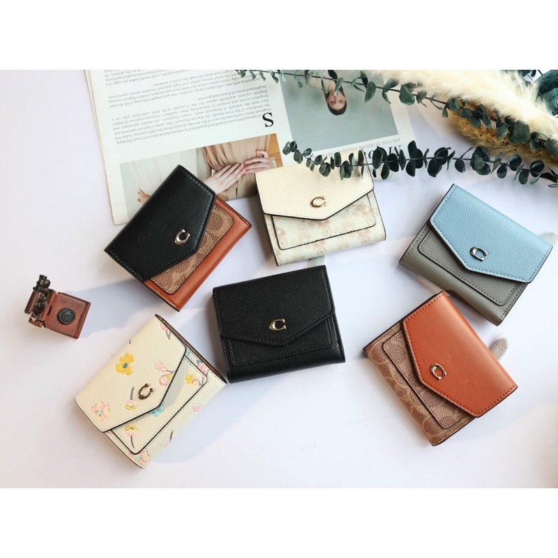 Ví Coach gập mini dáng bì thử xinh xắn