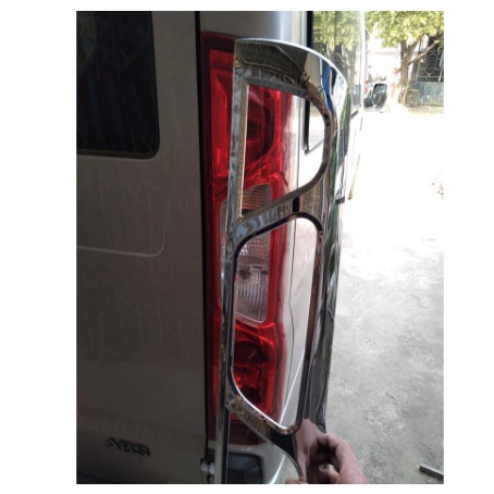 Bộ ốp viền đèn pha hậu, viền đèn trước sau xe Ford Transit 2015 chât liệu crom sáng bóng
