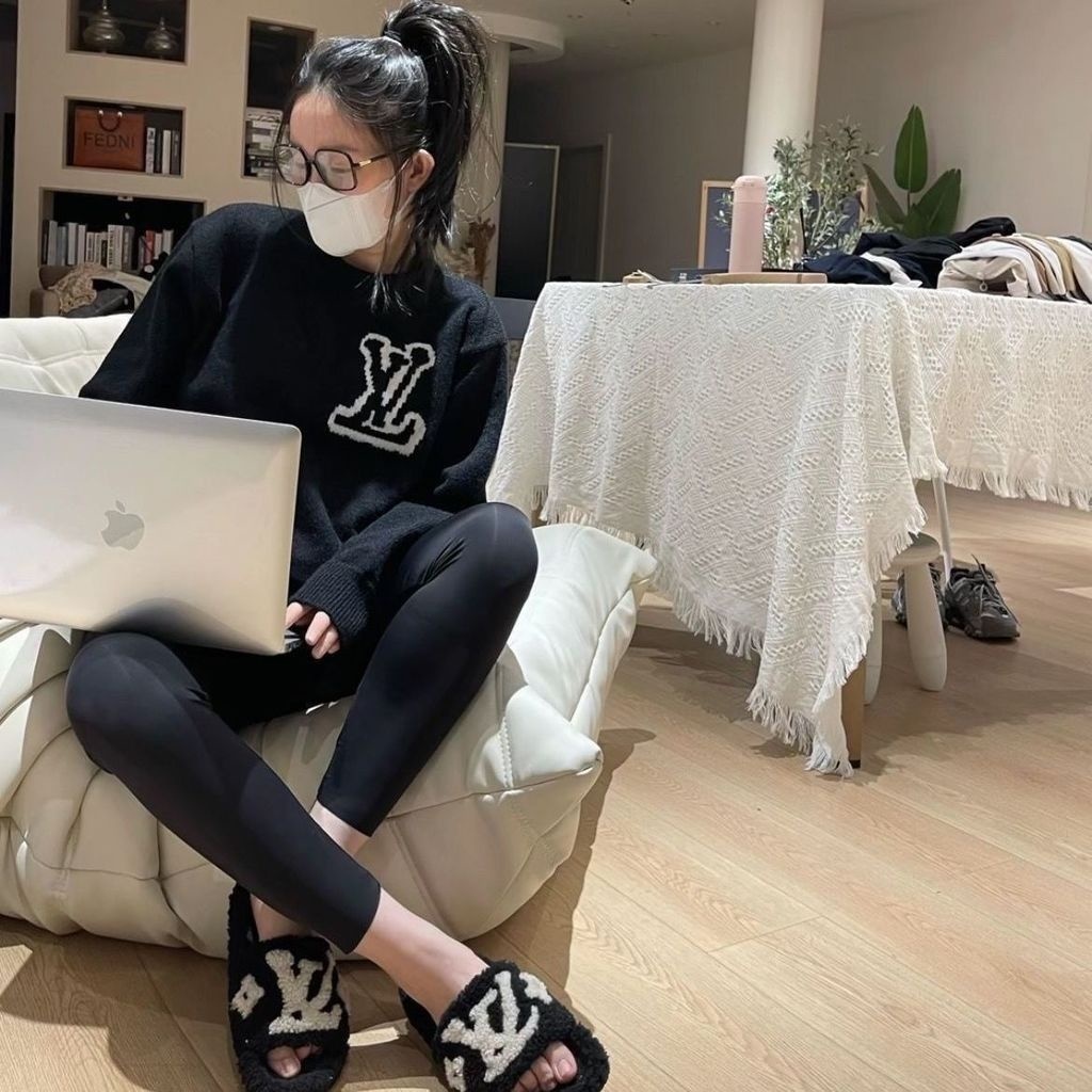 Hàng Có Sẵn!Louis Vuitto!Áo Khoác Cardigan Cổ Chữ V Giữ Ấm Thiết Kế Mới Năng Động Thời Trang