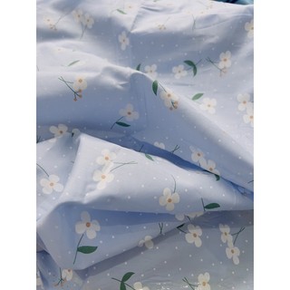 Vải thô nền xanh hoa trắng