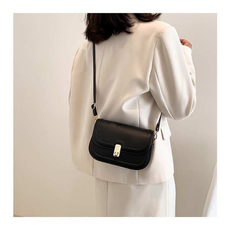 Túi xách nữ đeo chéo phong cách nữ tính thanh lịch khóa xoay có hai màu đen và trắng nâu