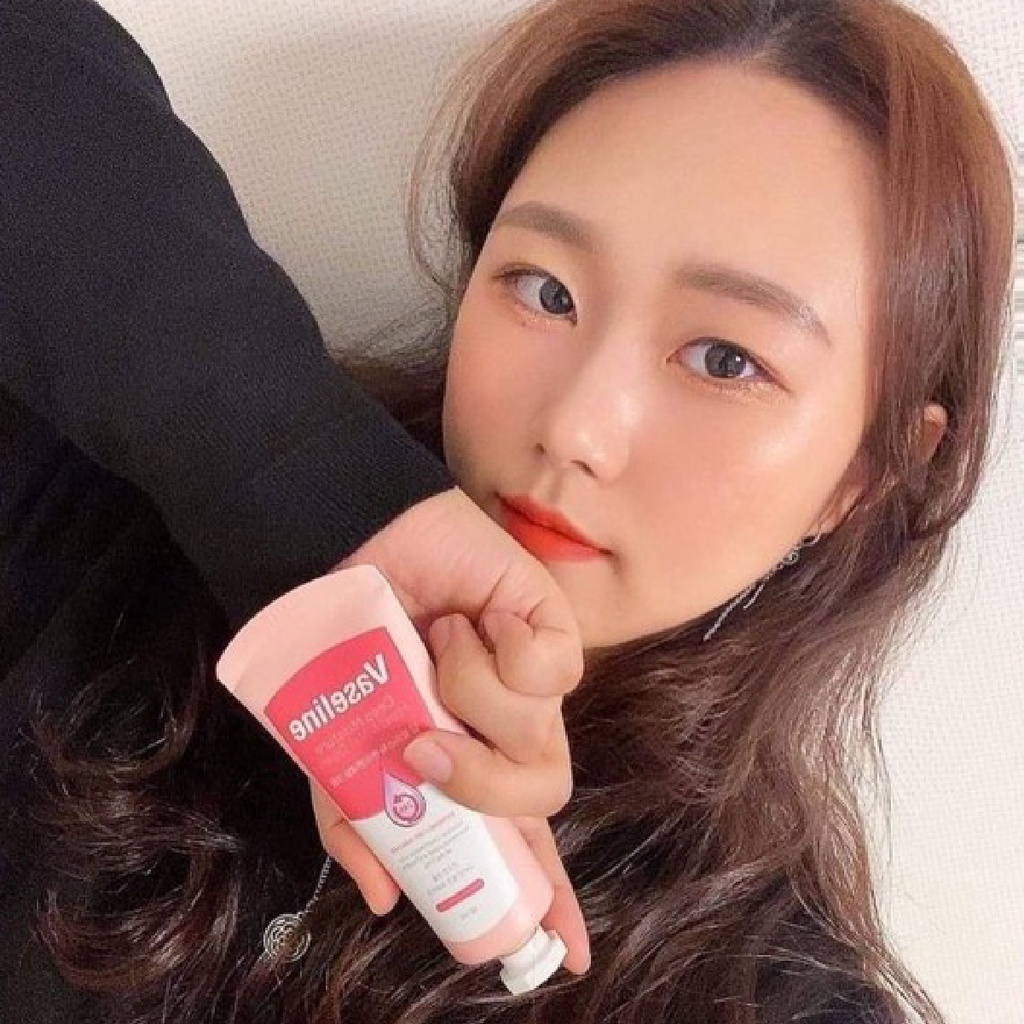 Kem Dưỡng Da Tay & Móng giúp da mịn màng Vaseline 24h Deep Moisture Hand & Nail Cream