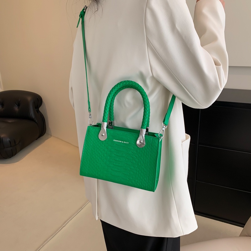 Túi Đeo Chéo Dập Nổi Họa Tiết Thời Trang Chất Lượng Cao Cho Nữ