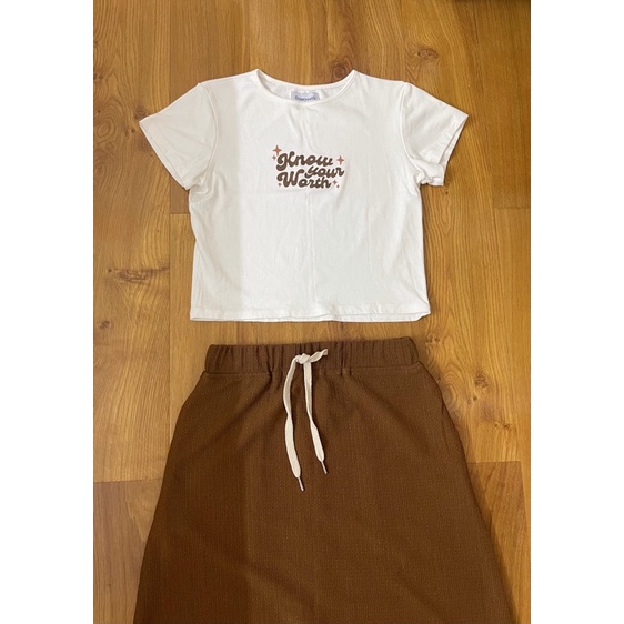 Set gồm áo & váy của NakedbyV