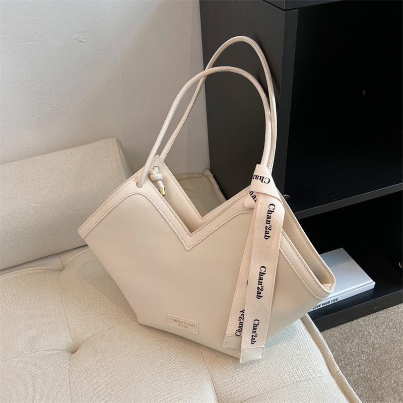 Túi Đeo Vai Dây Rút Hình Trái Tim Sức Chứa Lớn Thời Trang Cho Nữ