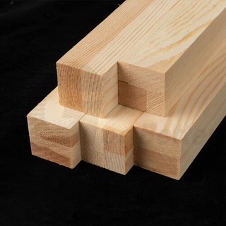 Thanh gỗ thông vuông 2cm x 2cm dài 1m2