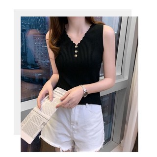 Áo sát nách len nữ đính khuy MS096